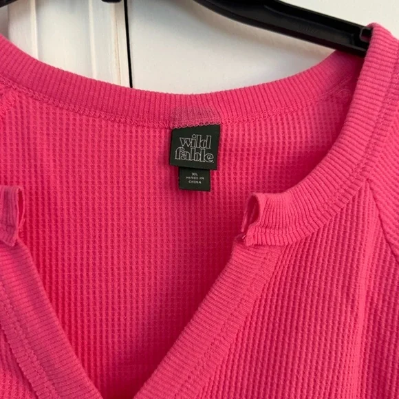 Wild Fable Women's Long Sleeve V-Neck Waffle Boxy T-Shirt - - Picture 3 of 4